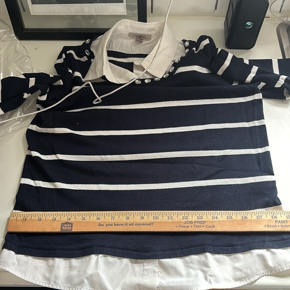 Ros & Ali Navy Blue Striped  Shirt with fun neckline sz M - Picture 5 of 6